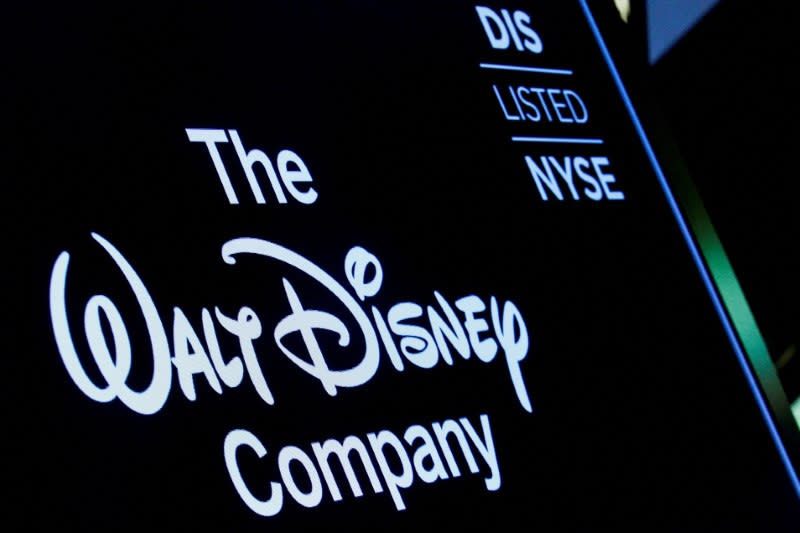 Una pantalla que muestra el logotipo y el símbolo de The Walt Disney Company.