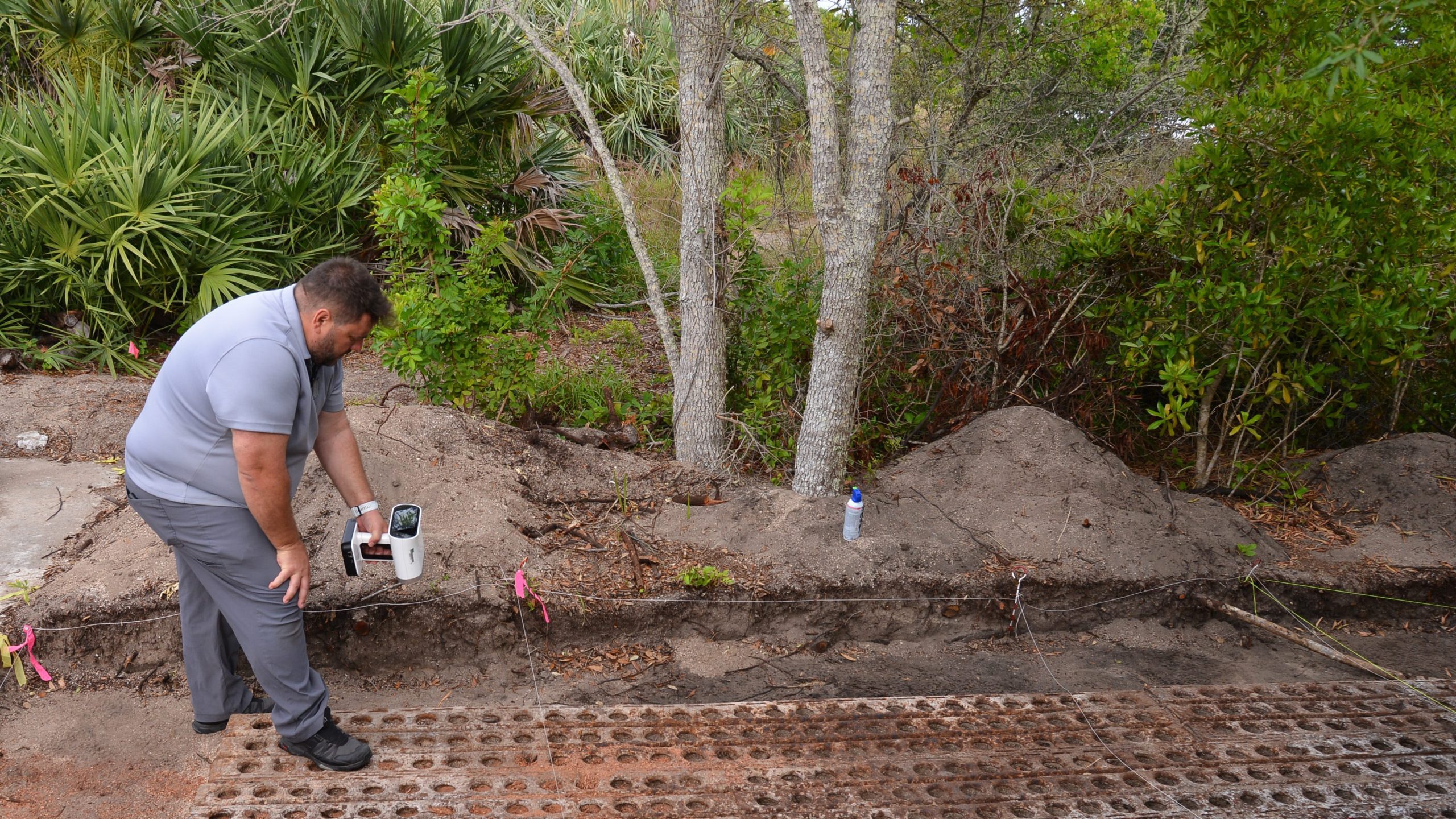 Estudiantes de la UCF excavan el primer sitio de lanzamiento en el Cabo antes del 75 aniversario