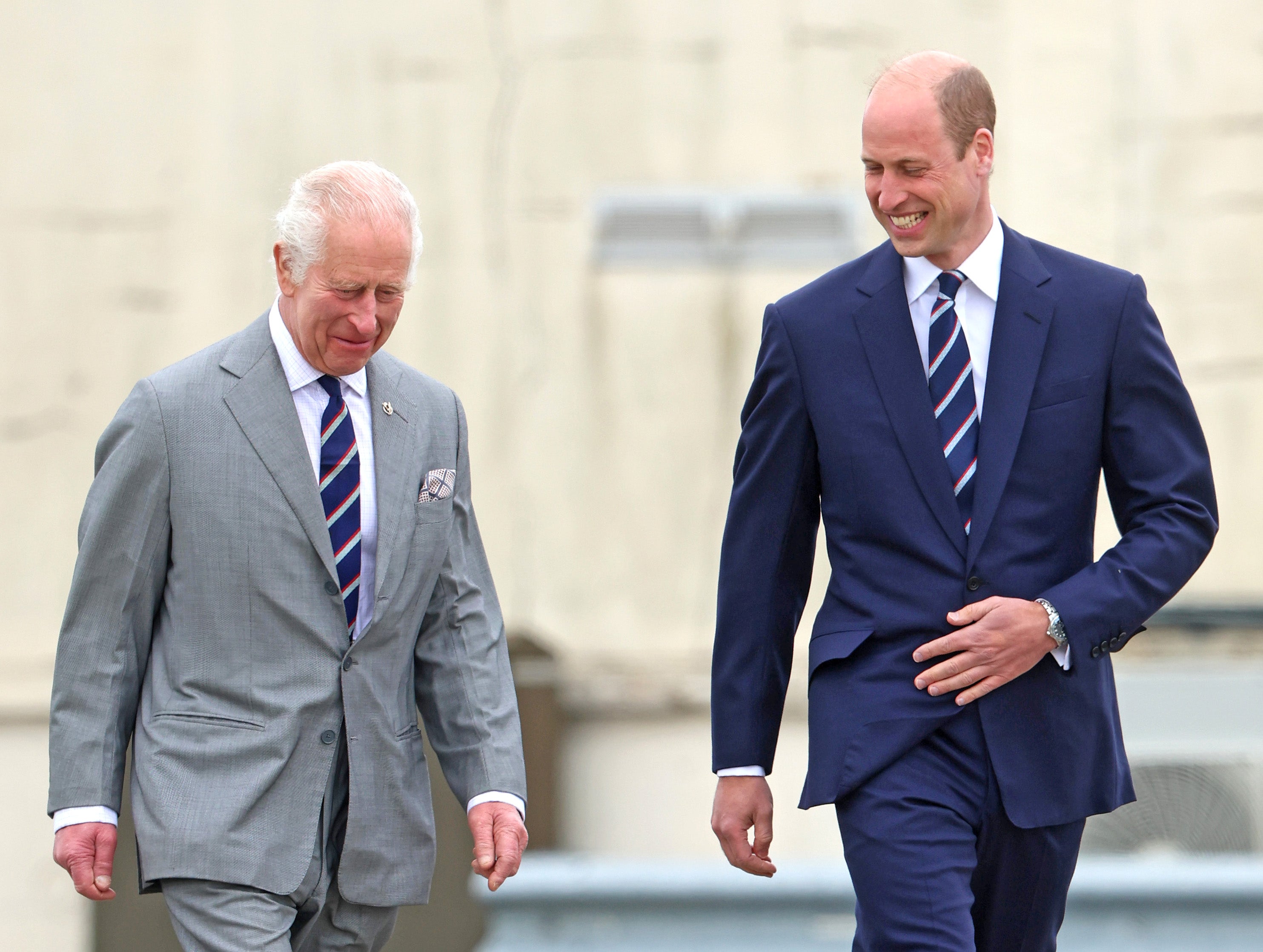 Se dice que el rey Carlos y el príncipe William se hicieron cercanos en un momento difícil