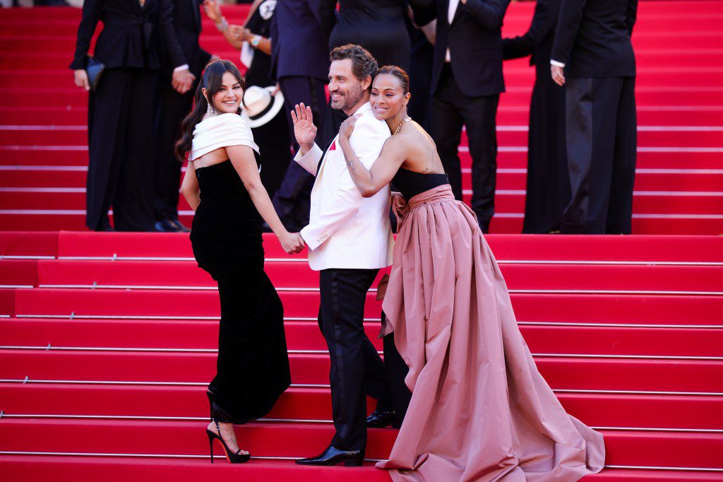 Selena Gomez, Edgar Ramirez y Zoe Saldana en el estreno mundial de Emilia Perez en el Festival de Cine de Cannes