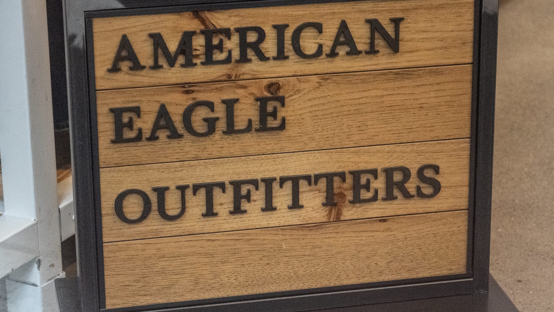 Ganancias del primer trimestre de 2024 de American Eagle (AEO)