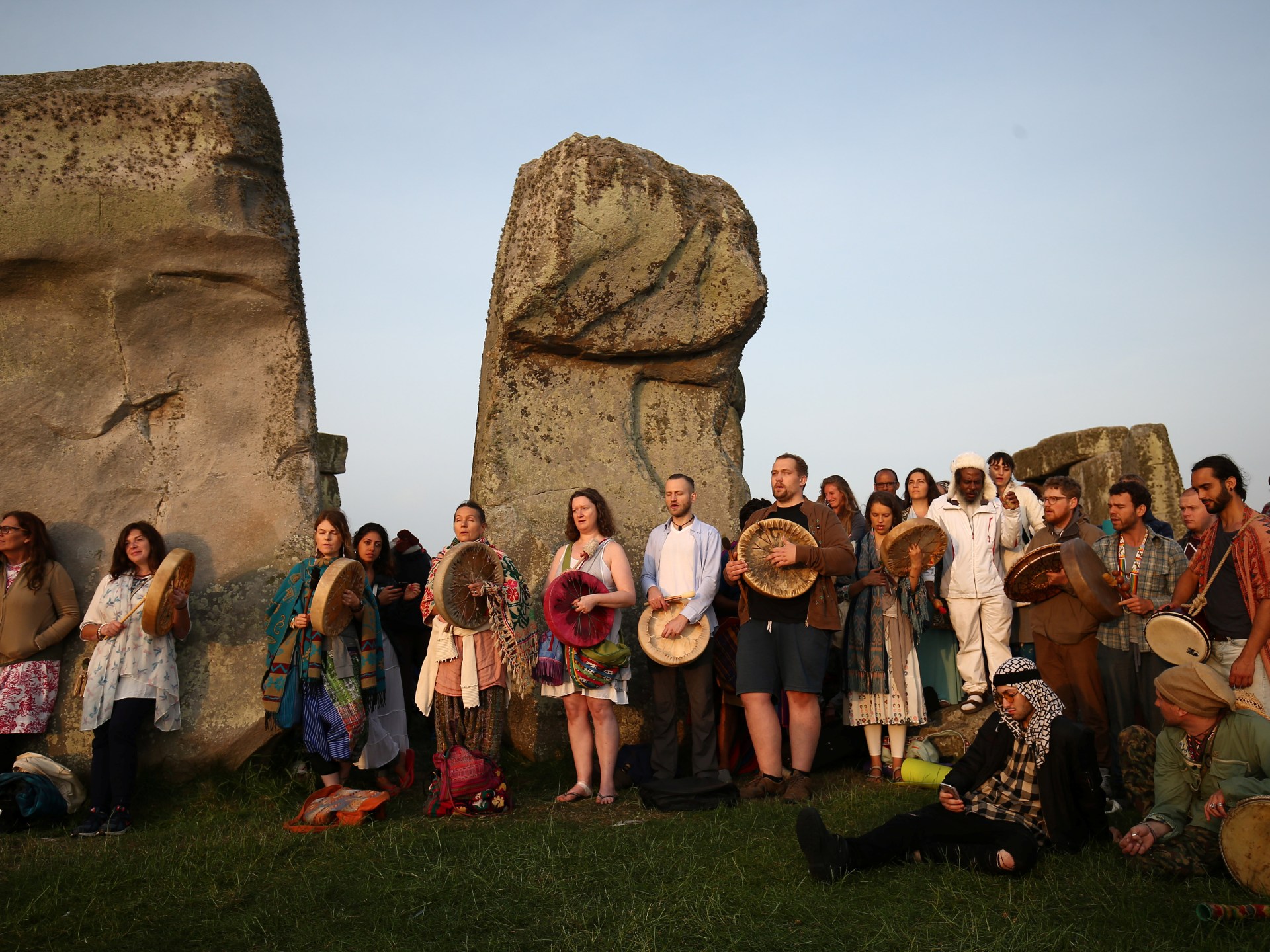 Activistas climáticos arrestados después de pintar con aerosol el monumento de Stonehenge en el Reino Unido |  Noticias sobre la crisis climática