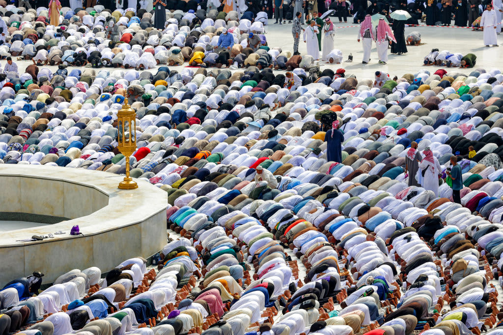 Cientos de personas murieron durante la temporada de Hajj de este año en Arabia Saudita en medio de temperaturas extremas, dijeron las autoridades.