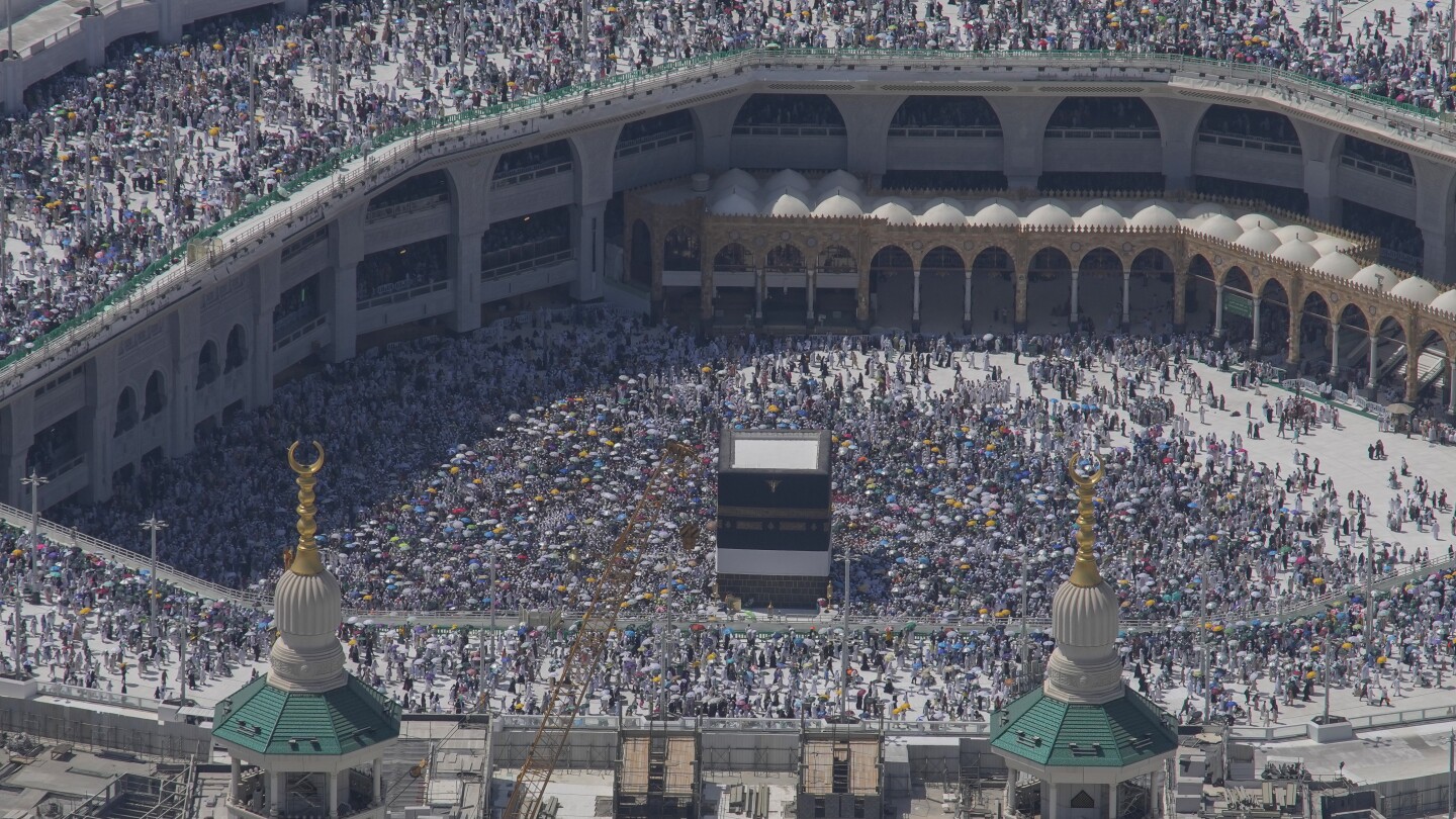 El número de muertos durante la temporada del Hajj aumentó a 1.300 en medio del aumento de las temperaturas