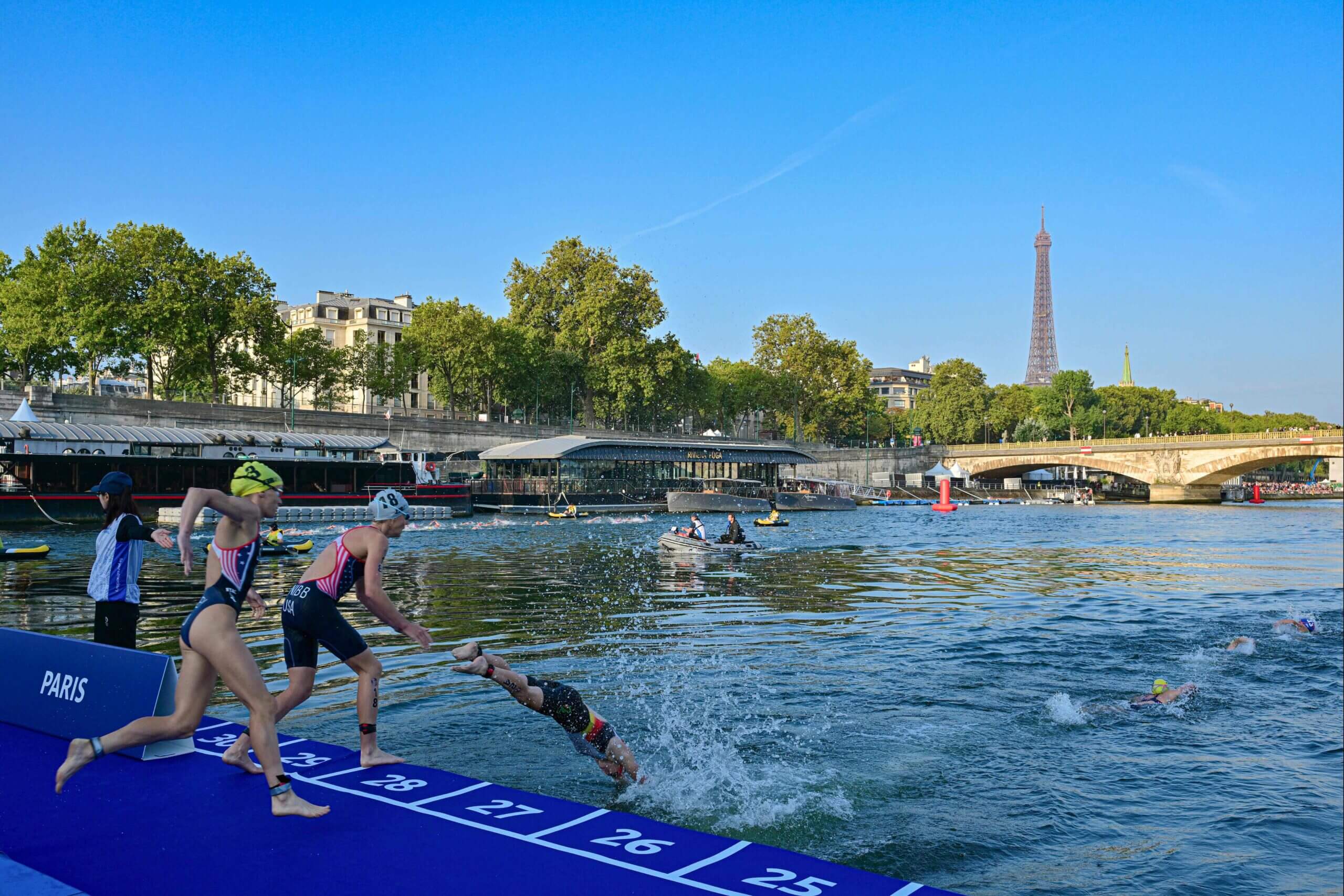 El río Sena en París sigue peligrosamente contaminado para los nadadores a medida que se acercan los Juegos Olímpicos de verano