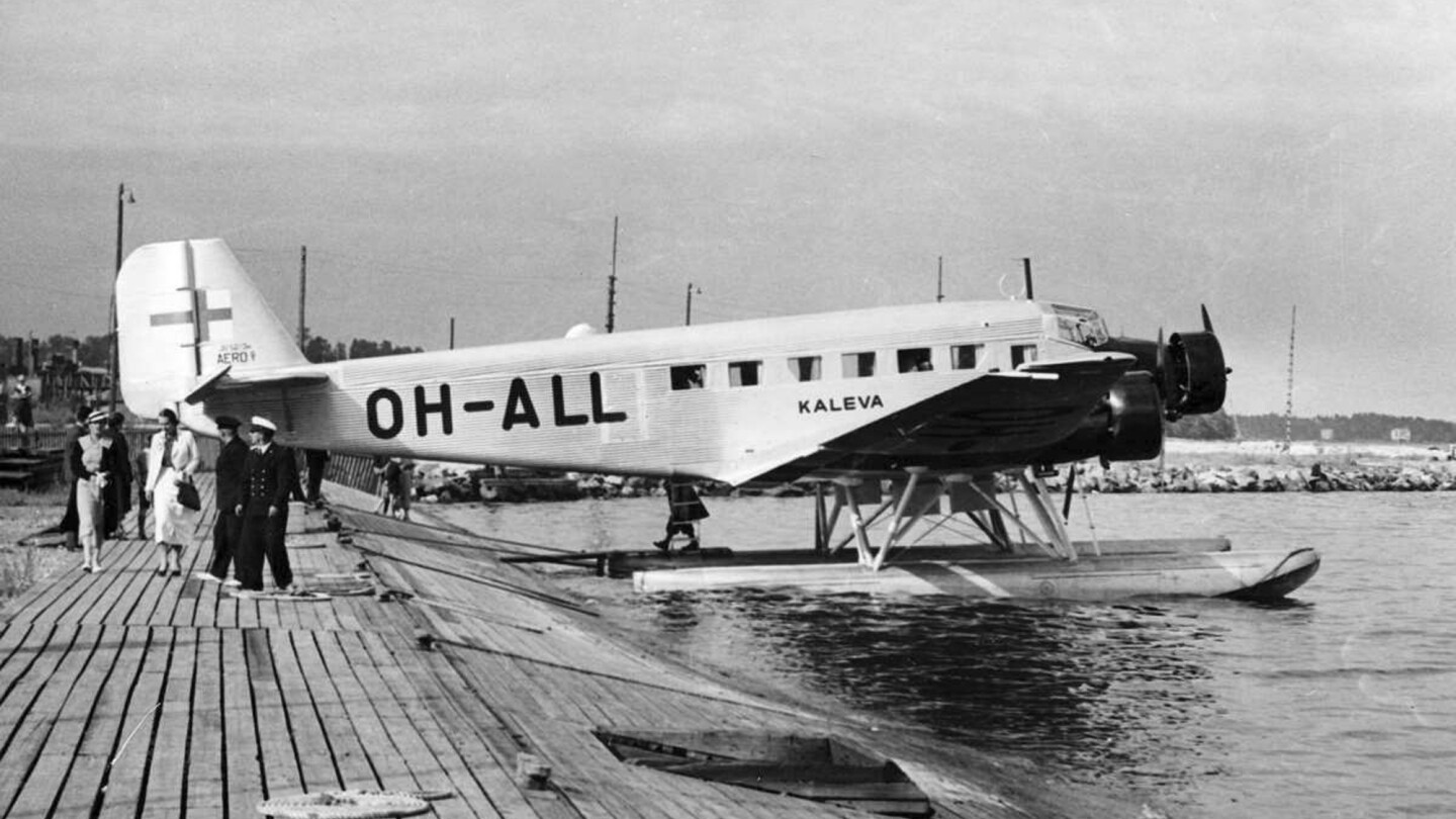 Los buzos encontraron los restos de un avión finlandés de la Segunda Guerra Mundial que fue derribado por Moscú con un diplomático estadounidense a bordo.