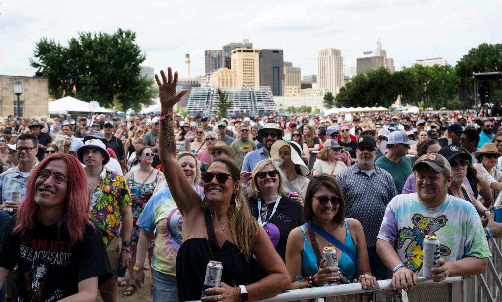 Los asistentes al Minnesota Yacht Club Festival disfrutaron del primer día en Harriet Island