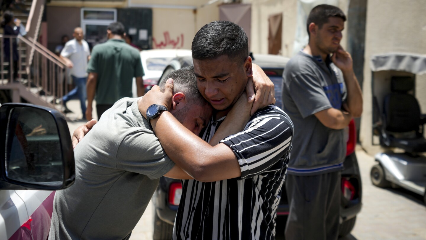 Guerra Israel-Hamás: ataques aéreos israelíes matan al menos a 25 personas en el sur de Gaza