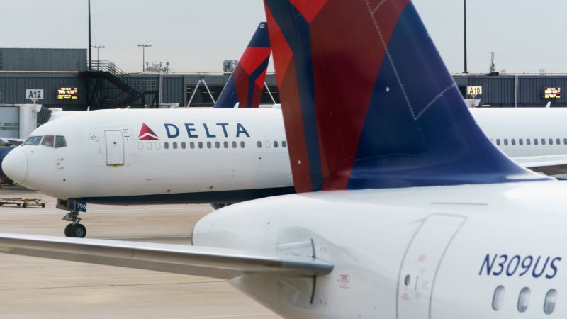 La Administración Federal de Aviación dijo que los vuelos de Delta, United y American Airlines fueron cancelados debido a un problema de comunicación.