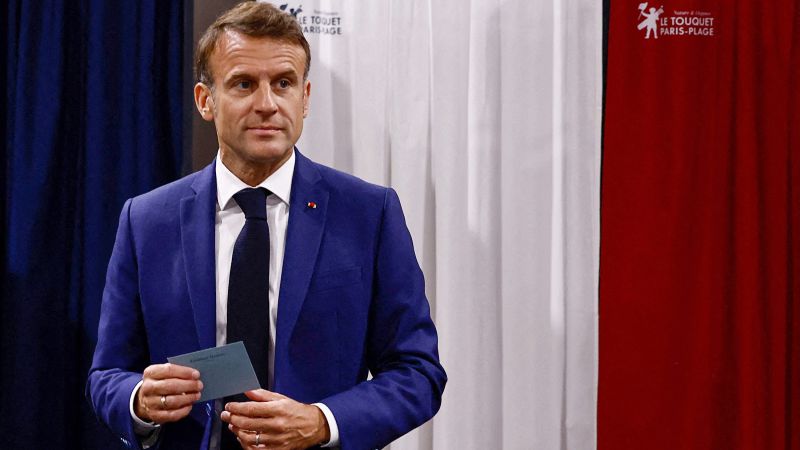 La extrema derecha lidera la primera vuelta de las elecciones parlamentarias francesas, en un duro golpe para Macron