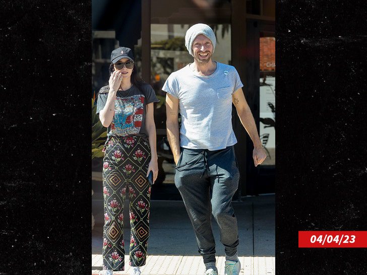 Chris Martin y Dakota Johnson 2023