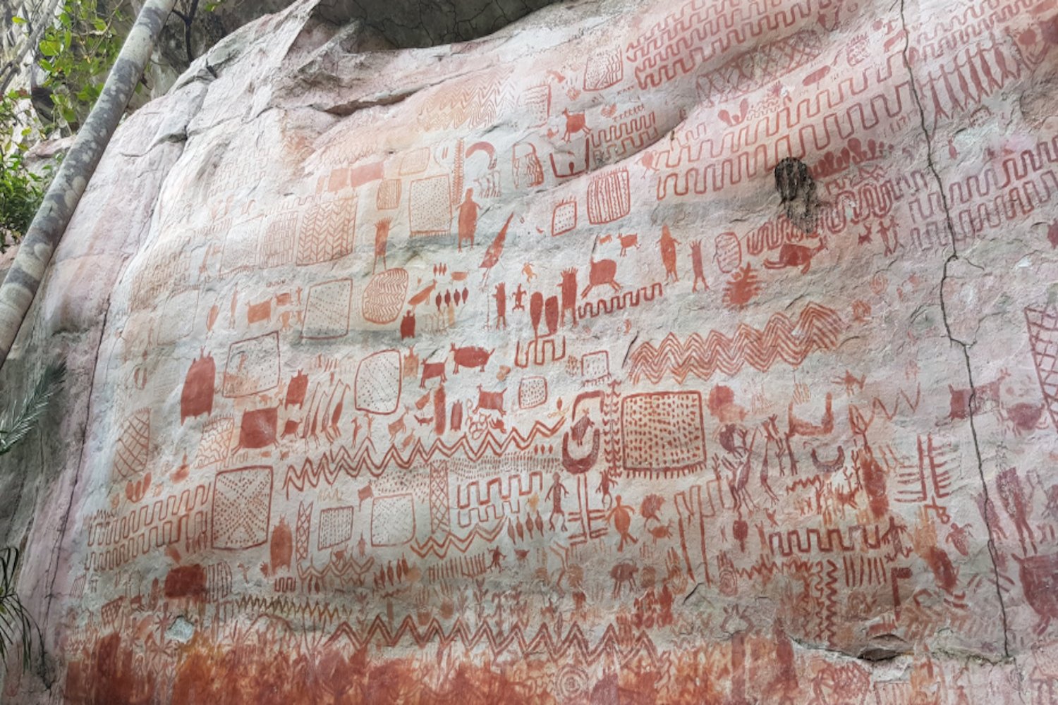 Pinturas prehistóricas encontradas en el Amazonas representan figuras sobrenaturales