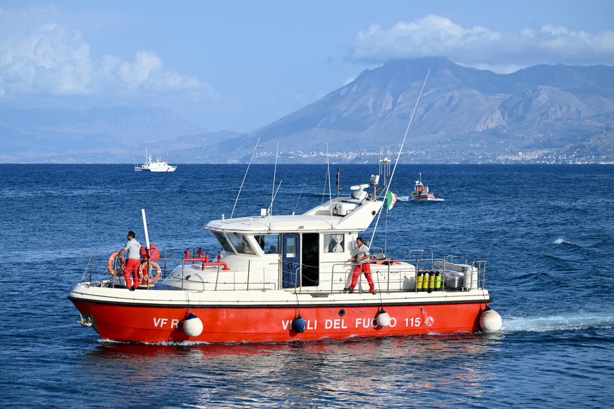 Últimas noticias del yate de Mike Lynch: los buzos utilizan grúas especiales para ingresar al casco del barco mientras los escombros obstaculizan los esfuerzos de búsqueda