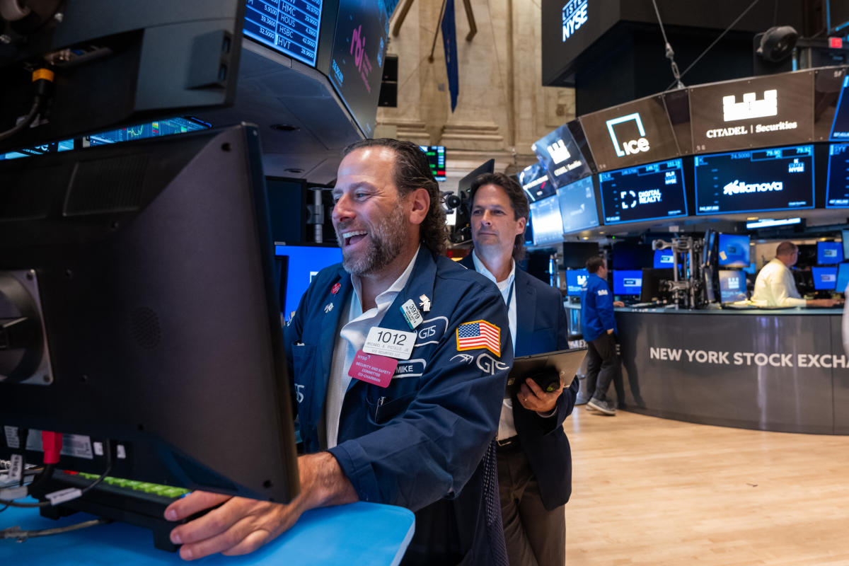 El Nasdaq y el S&P 500 lideran el mercado al alza tras los datos de ventas minoristas y empleo