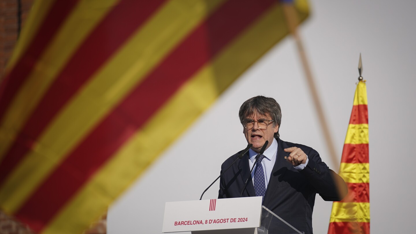 El exlíder catalán Puigdemont, prófugo desde 2017, ha regresado a España.  Pero volvió a desaparecer