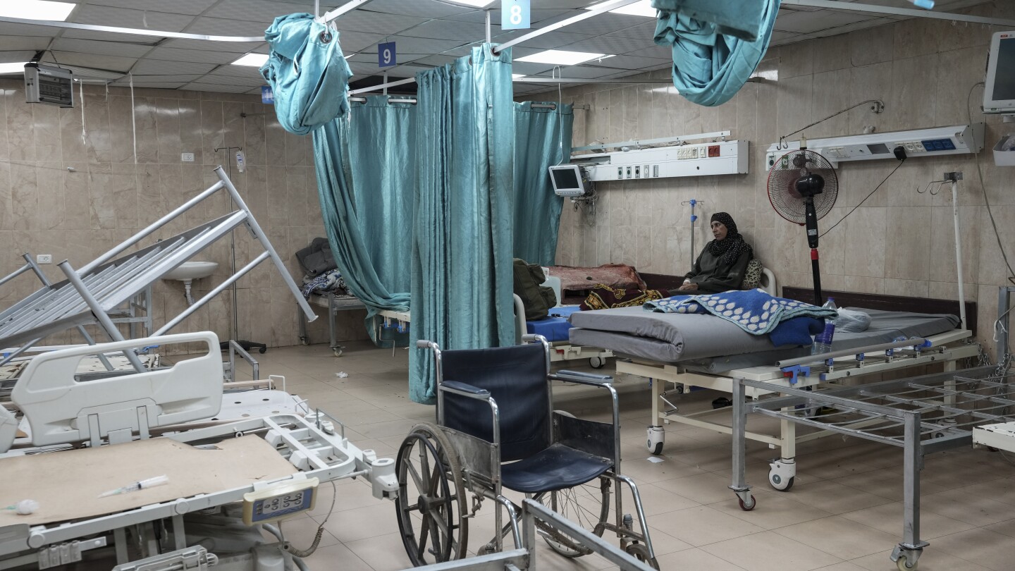 Guerra entre Israel y Hamas: el Hospital de los Mártires de Al-Aqsa en Gaza quedó vacío a medida que se acercaban las fuerzas israelíes