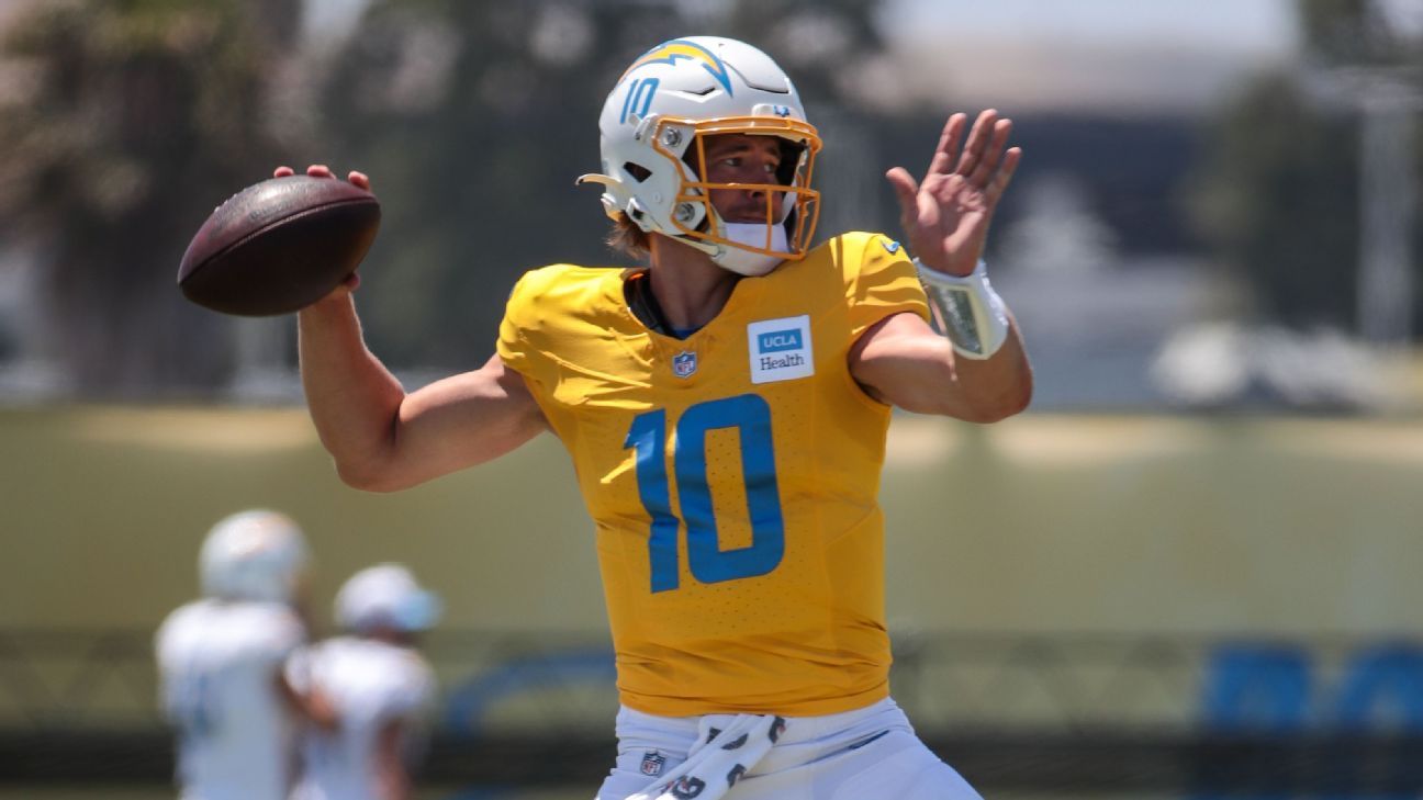 Justin Herbert anima a los Chargers a volver a entrenar