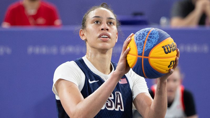 La jugadora de la WNBA Derrica Hamby está demandando a la liga y a su ex equipo por presunto trato durante su embarazo.