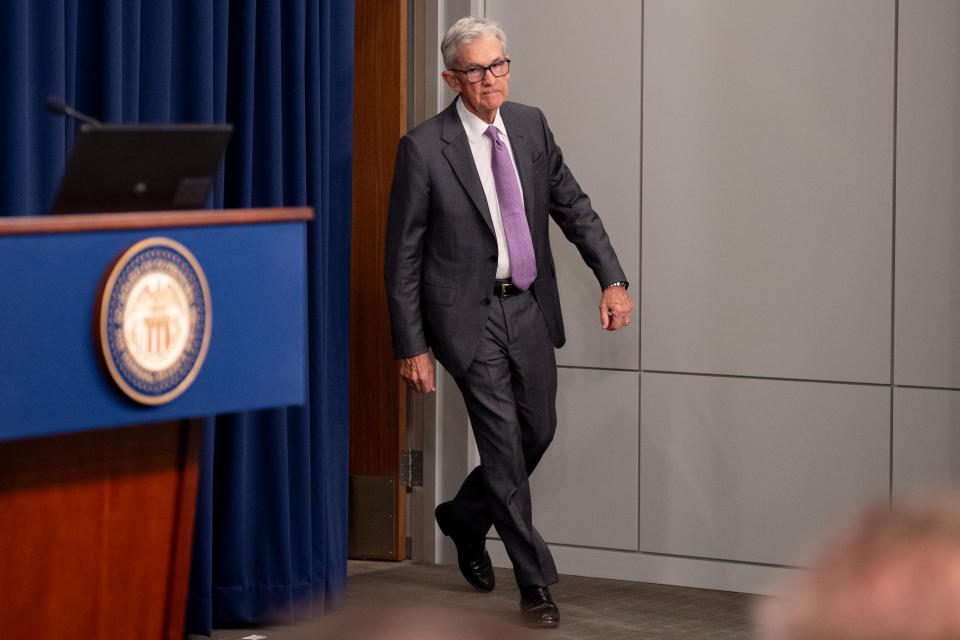 WASHINGTON, DC – 31 DE JULIO: El presidente de la Reserva Federal, Jerome Powell, llega para hablar en una conferencia de prensa después de la reunión del Comité Federal de Mercado Abierto en el edificio de la Reserva Federal William McChesney Martin Jr. el 31 de julio de 2024 en Washington, DC. Powell habló con los medios de comunicación después de que la Reserva Federal mantuviera las tasas de interés a corto plazo en los niveles actuales con expectativas generalizadas de una caída de las tasas en septiembre. (Foto de: Andrew Harnick/Getty Images)