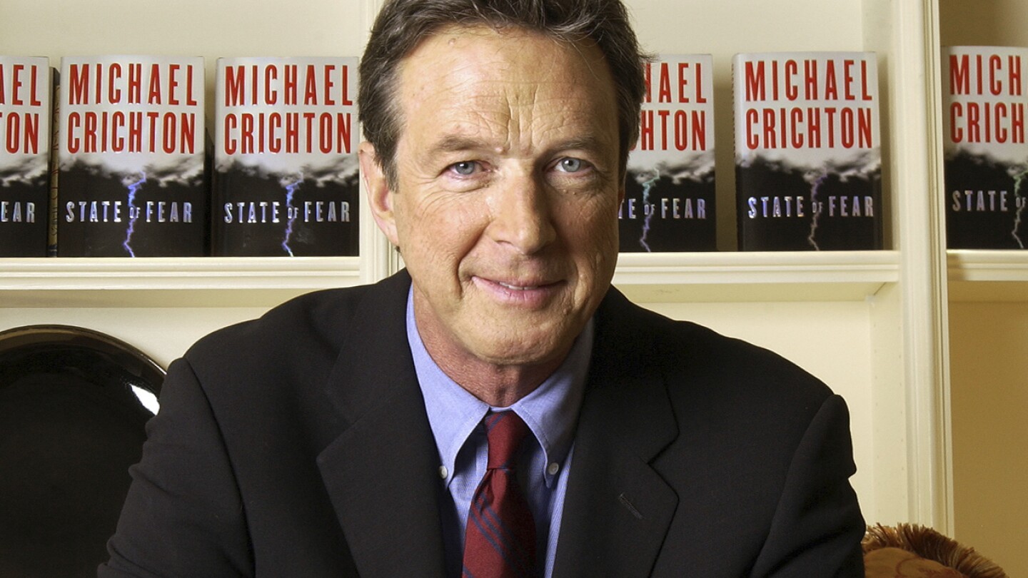 Los herederos del creador de «ER», Michael Crichton, han presentado una demanda contra Warner Bros. por el drama hospitalario «The Pitt», que próximamente se ambientará.