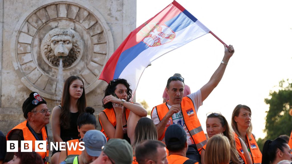 Miles de personas se unen a las protestas en Belgrado contra la extracción de litio