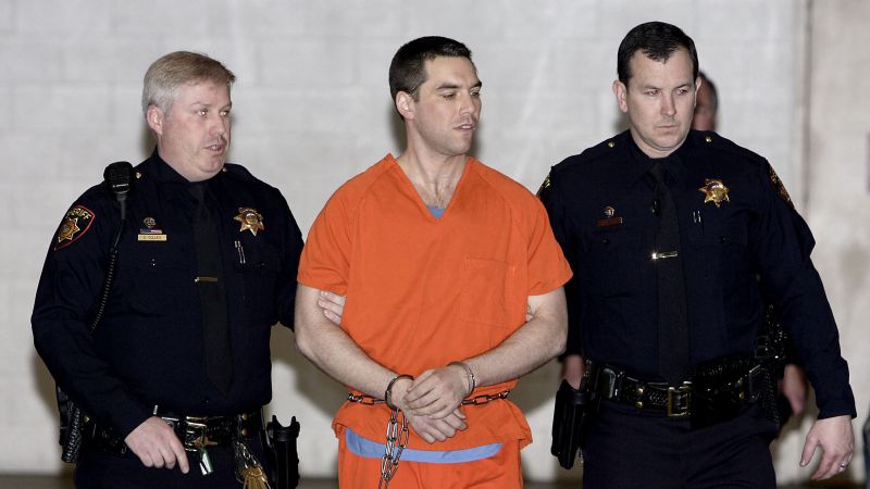 Scott Peterson niega haber matado a su esposa embarazada durante casi dos décadas en un nuevo documental